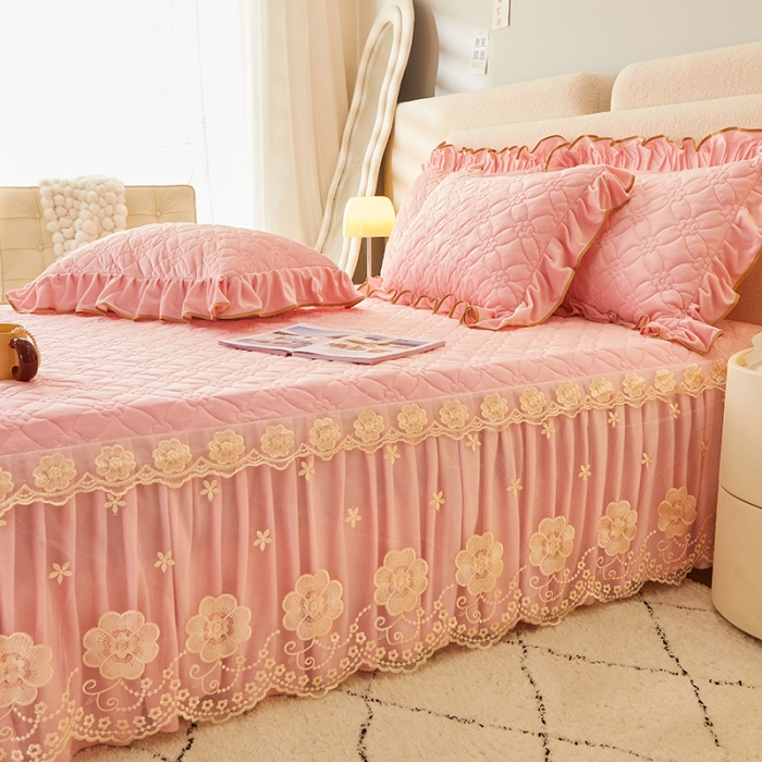 91家纺网 家纺一手货源 找家纺 罗艺轩 2024秋冬新款水晶绒花样年华全夹棉加厚床裙三件套 花样年华-少女粉