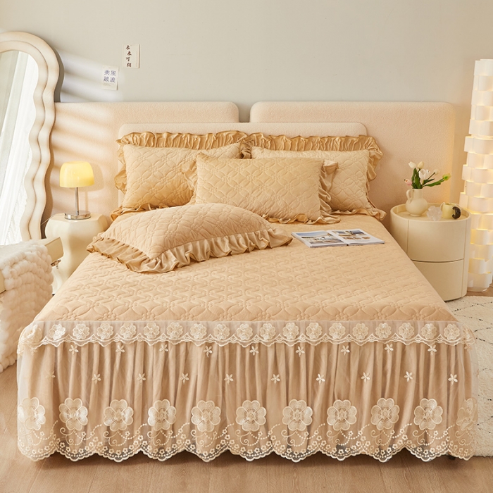 91家纺网 家纺一手货源 找家纺 罗艺轩 2024秋冬新款水晶绒花样年华全夹棉加厚床裙三件套 花样年华-香槟金