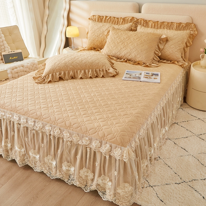 91家纺网 家纺一手货源 找家纺 罗艺轩 2024秋冬新款水晶绒花样年华全夹棉加厚床裙三件套 花样年华-香槟金