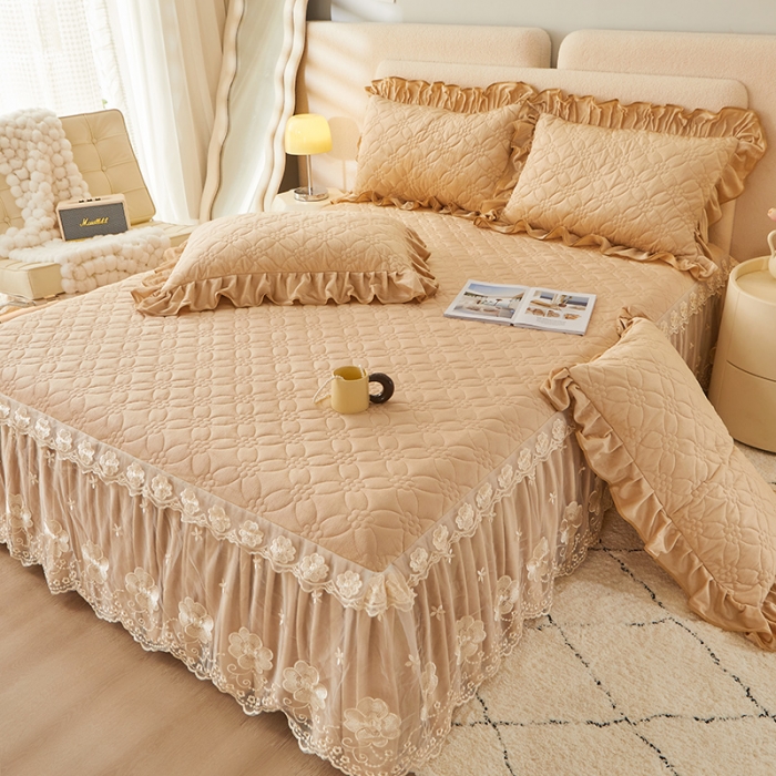 91家纺网 家纺一手货源 找家纺 罗艺轩 2024秋冬新款水晶绒花样年华全夹棉加厚床裙三件套 花样年华-香槟金