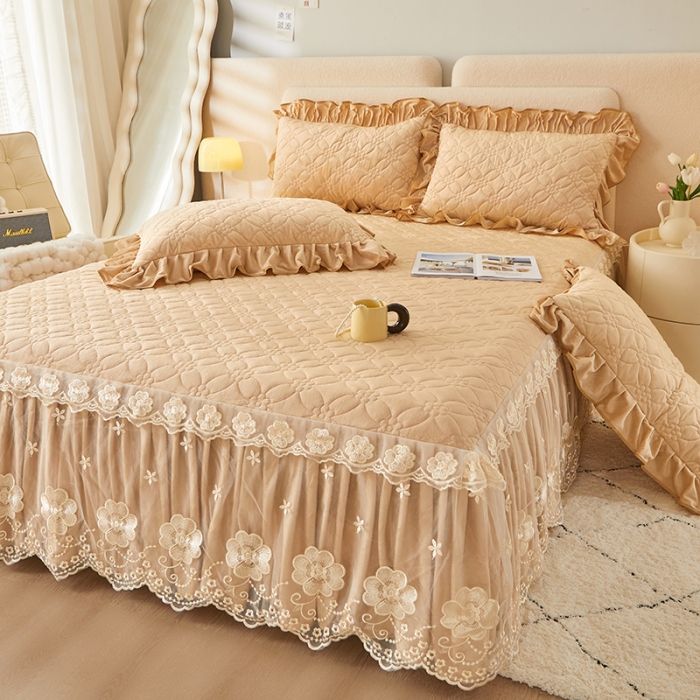 91家纺网 家纺一手货源 找家纺 罗艺轩 2024秋冬新款水晶绒花样年华全夹棉加厚床裙三件套 花样年华-香槟金