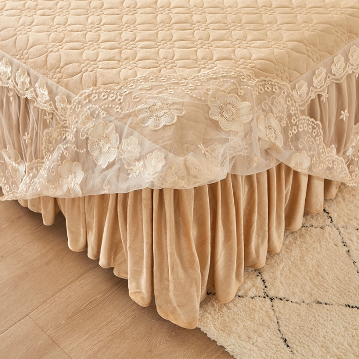 91家纺网 家纺一手货源 找家纺 罗艺轩 2024秋冬新款水晶绒花样年华全夹棉加厚床裙三件套 花样年华-香槟金