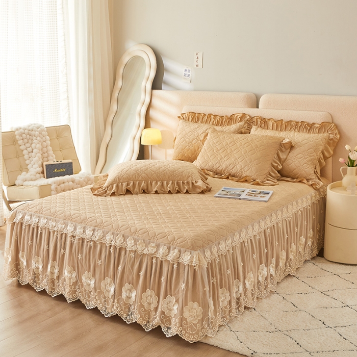 91家纺网 家纺一手货源 找家纺 罗艺轩 2024秋冬新款水晶绒花样年华全夹棉加厚床裙三件套 花样年华-香槟金