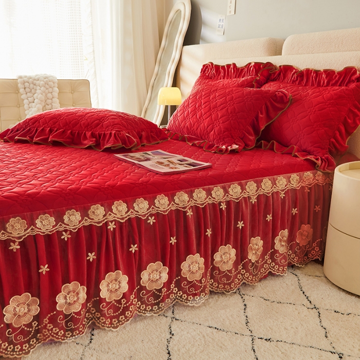 91家纺网 家纺一手货源 找家纺 罗艺轩 2024秋冬新款水晶绒花样年华全夹棉加厚床裙三件套 花样年华-中国红