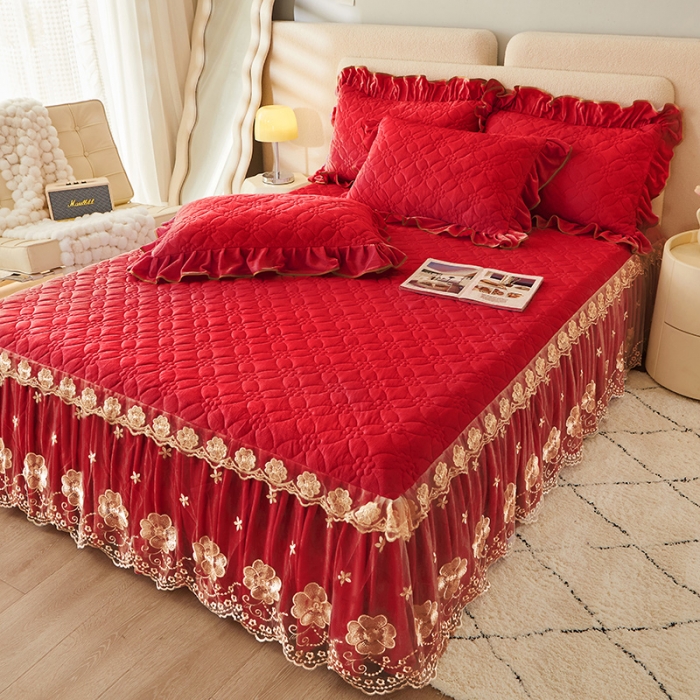 91家纺网 家纺一手货源 找家纺 罗艺轩 2024秋冬新款水晶绒花样年华全夹棉加厚床裙三件套 花样年华-中国红