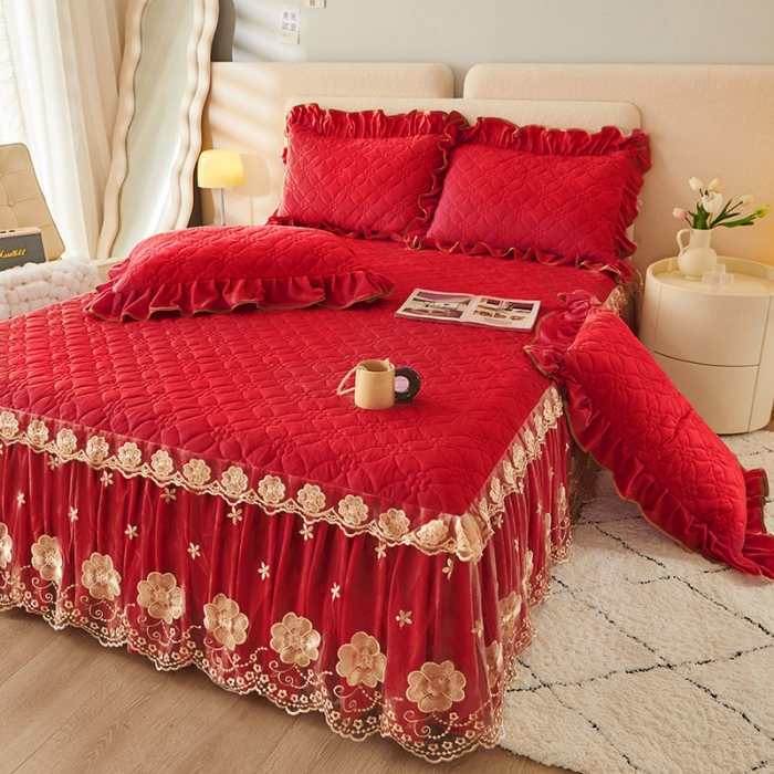 91家纺网 家纺一手货源 找家纺 罗艺轩 2024秋冬新款水晶绒花样年华全夹棉加厚床裙三件套 花样年华-中国红