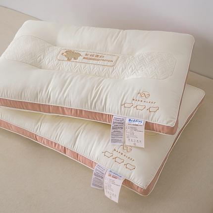 91家纺网 家纺一手货源 找家纺 （总）贵夫人 2023新款驼绒蛋白护颈枕枕头枕芯