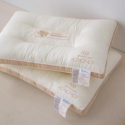 91家纺网 家纺一手货源 找家纺 贵夫人 2023新款驼绒蛋白护颈枕枕头枕芯栗黄