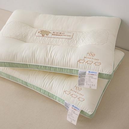 91家纺网 家纺一手货源 找家纺 贵夫人 2023新款驼绒蛋白护颈枕枕头枕芯水绿