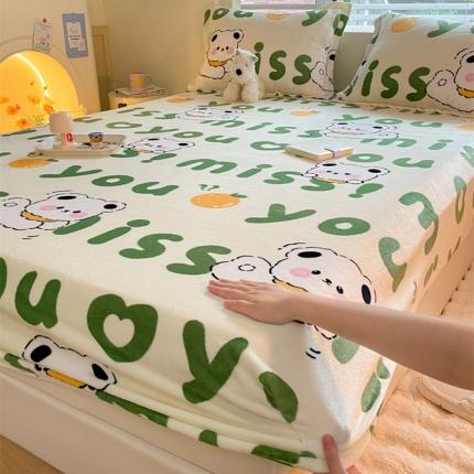 91家纺网 家纺一手货源 找家纺 柒月家居 2023新款牛奶绒床笠 字母小熊