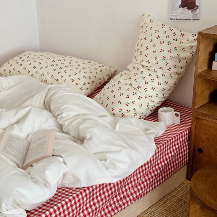 91家纺网 家纺一手货源 找家纺 艾沁 2024新款全棉水洗棉小清新混搭四件套 樱桃+本白