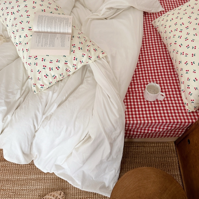 91家纺网 家纺一手货源 找家纺 艾沁 2024新款全棉水洗棉小清新混搭四件套 樱桃+本白