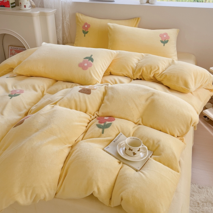 91家纺网 家纺一手货源 找家纺 菲儿家纺 2023新款牛奶绒毛巾绣四件套 小蘑菇-黄