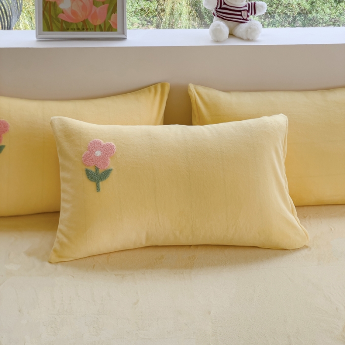 91家纺网 家纺一手货源 找家纺 菲儿家纺 2023新款牛奶绒毛巾绣四件套 小蘑菇-黄