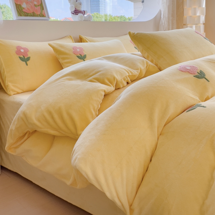 91家纺网 家纺一手货源 找家纺 菲儿家纺 2023新款牛奶绒毛巾绣四件套 小蘑菇-黄