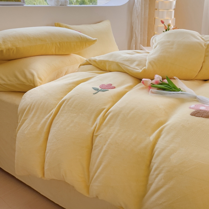 91家纺网 家纺一手货源 找家纺 菲儿家纺 2023新款牛奶绒毛巾绣四件套 小蘑菇-黄