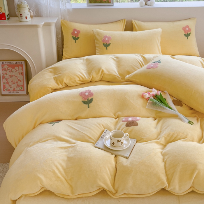 91家纺网 家纺一手货源 找家纺 菲儿家纺 2023新款牛奶绒毛巾绣四件套 小蘑菇-黄