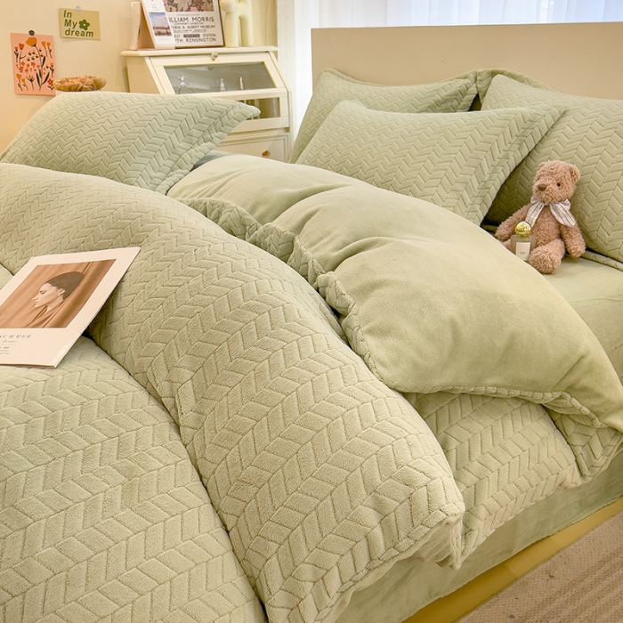 91家纺网 家纺一手货源 找家纺 全季家居  2023新款麦穗纹高克重牛奶绒色织提花被套单件 果绿