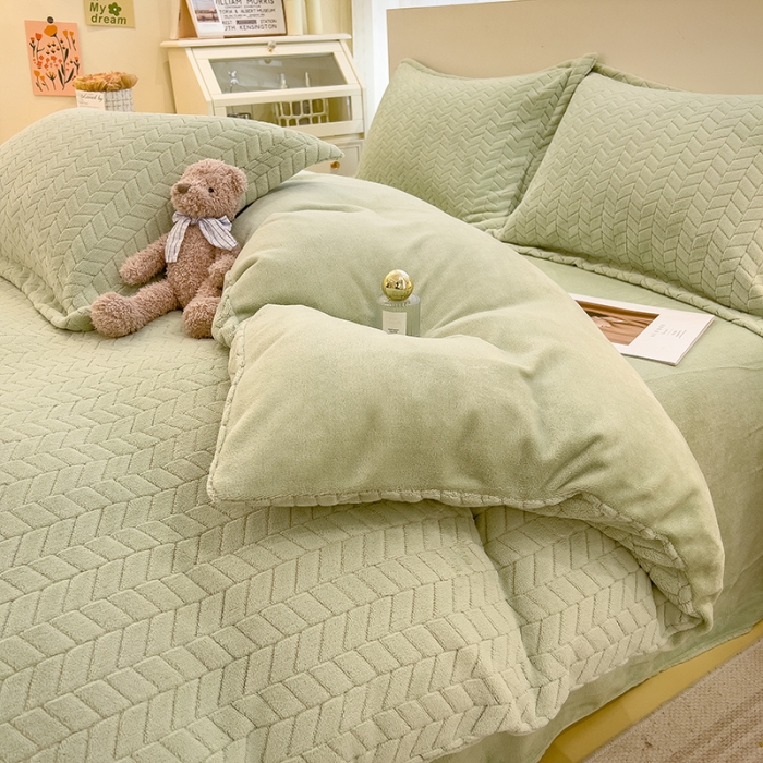 91家纺网 家纺一手货源 找家纺 全季家居  2023新款麦穗纹高克重牛奶绒色织提花被套单件 果绿