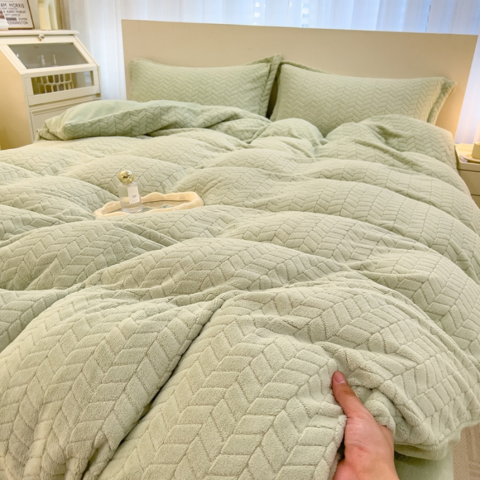 91家纺网 家纺一手货源 找家纺 全季家居  2023新款麦穗纹高克重牛奶绒色织提花被套单件 果绿