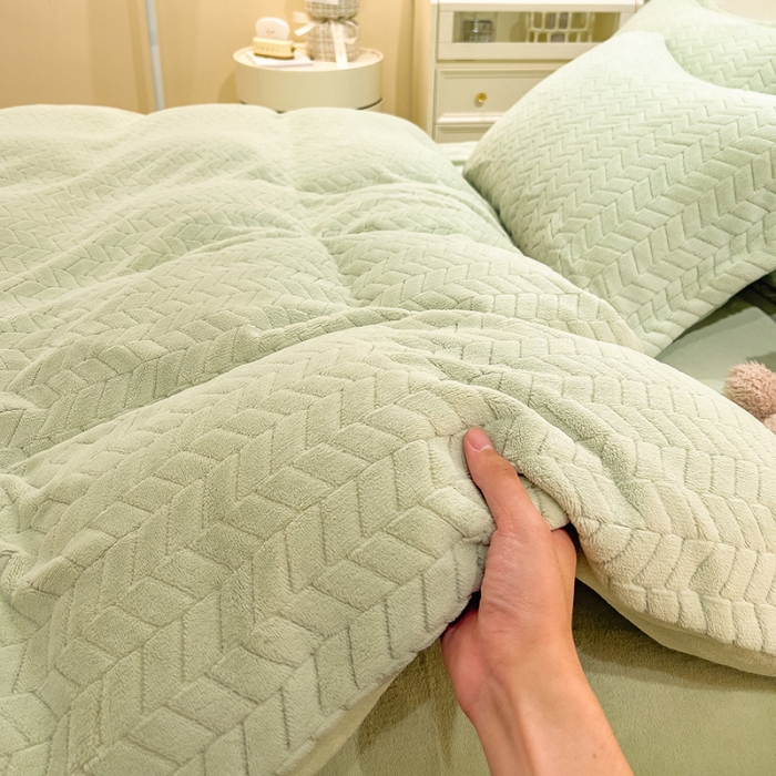 91家纺网 家纺一手货源 找家纺 全季家居  2023新款麦穗纹高克重牛奶绒色织提花被套单件 果绿