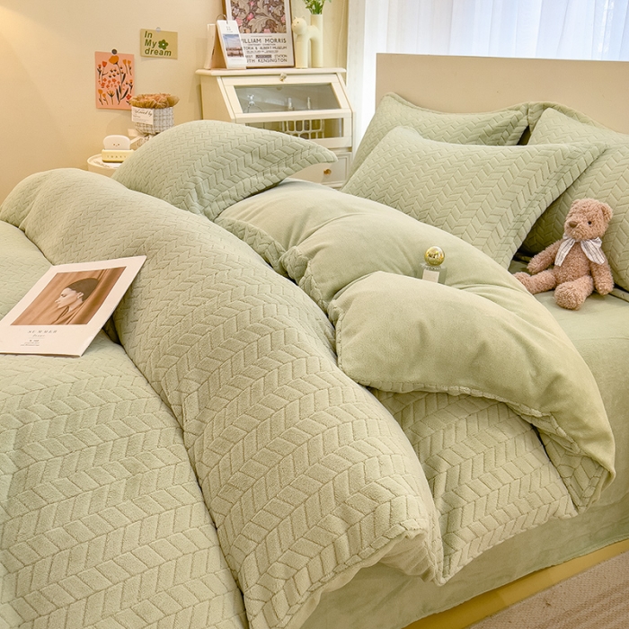 91家纺网 家纺一手货源 找家纺 全季家居  2023新款麦穗纹高克重牛奶绒色织提花被套单件 果绿