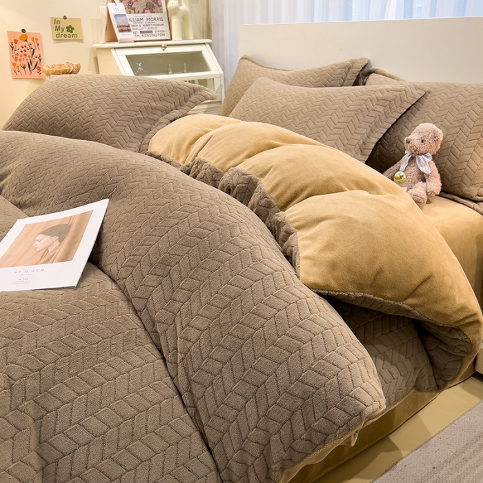 91家纺网 家纺一手货源 找家纺 全季家居  2023新款麦穗纹高克重牛奶绒色织提花被套单件 卡其