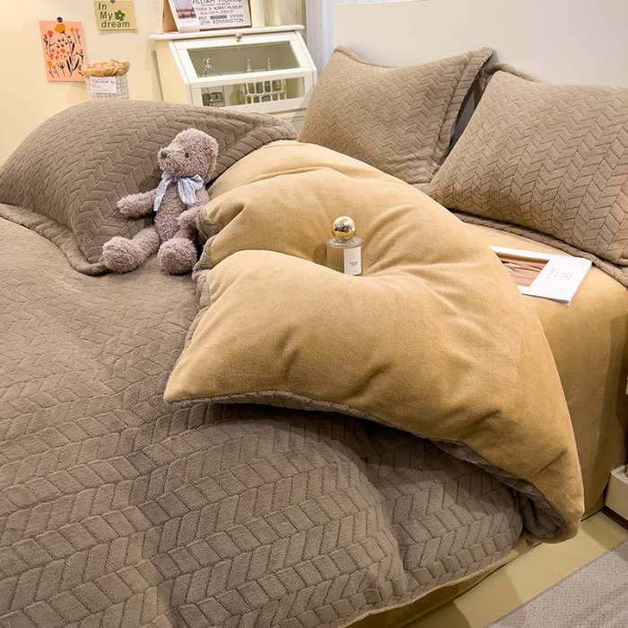 91家纺网 家纺一手货源 找家纺 全季家居  2023新款麦穗纹高克重牛奶绒色织提花被套单件 卡其