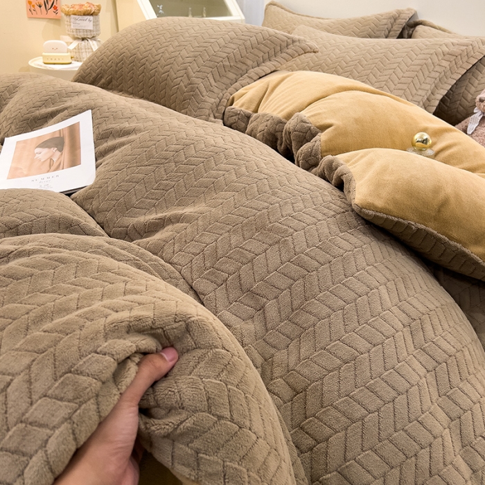 91家纺网 家纺一手货源 找家纺 全季家居  2023新款麦穗纹高克重牛奶绒色织提花被套单件 卡其