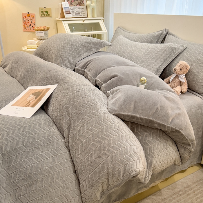 91家纺网 家纺一手货源 找家纺 全季家居  2023新款麦穗纹高克重牛奶绒色织提花被套单件 浅灰