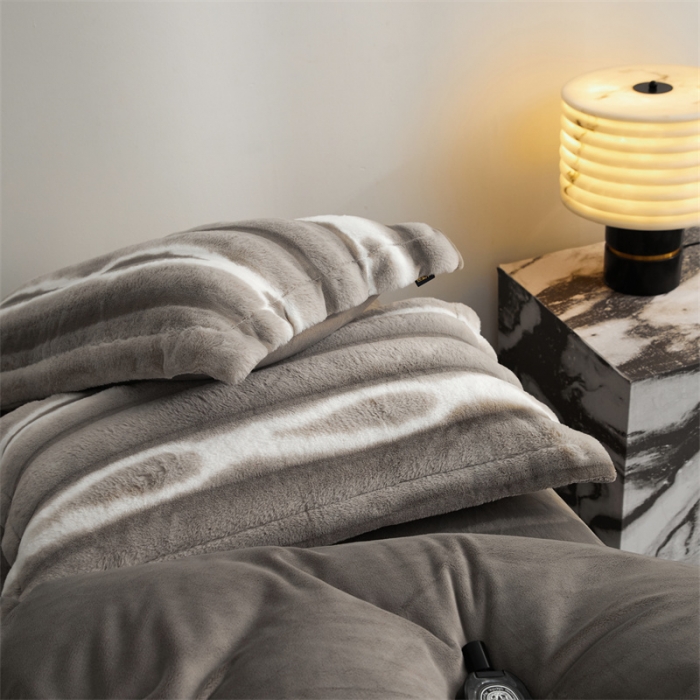 91家纺网 家纺一手货源 找家纺 安莱生活 2023年新品皮草绒高端四件套 皮草绒-莫奈