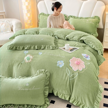 91家纺网 家纺一手货源 找家纺 苏米娜9.5斤小清新加厚兔毛绒牛奶绒贴布绣刺绣花四件套高克重宝宝婴儿绒