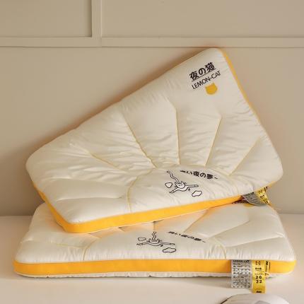 91家纺网 家纺一手货源 找家纺 总觉物新款LEMON-CAT雅丝棉胶原蛋白夜猫枕系列48*74cm/只