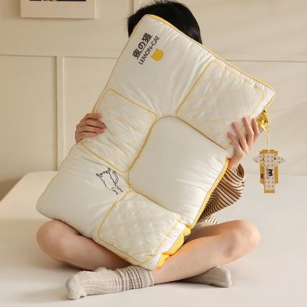 91家纺网 家纺一手货源 找家纺 总觉物新款LEMON-CAT雅丝棉胶原蛋白夜猫枕系列48*74cm/只