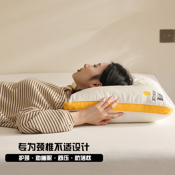 91家纺网 家纺一手货源 找家纺 总觉物新款LEMON-CAT雅丝棉胶原蛋白夜猫枕系列48*74cm/只