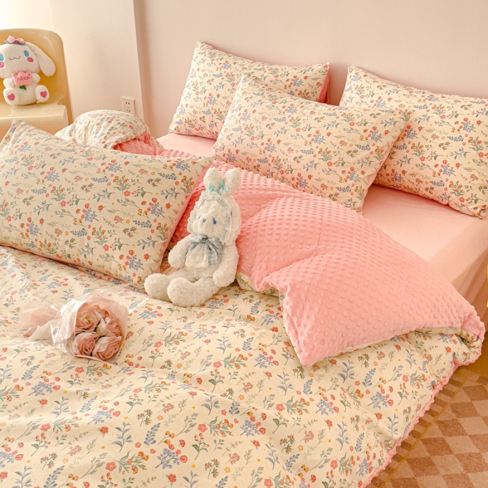 91家纺网 家纺一手货源 找家纺 千朵 2023新款棉加绒豆豆绒四件套 可爱花束