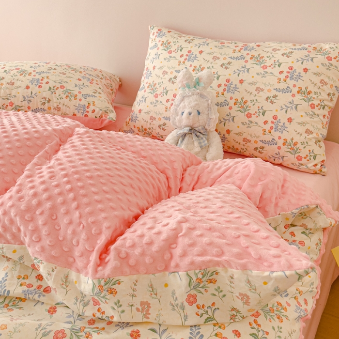 91家纺网 家纺一手货源 找家纺 千朵 2023新款棉加绒豆豆绒四件套 可爱花束