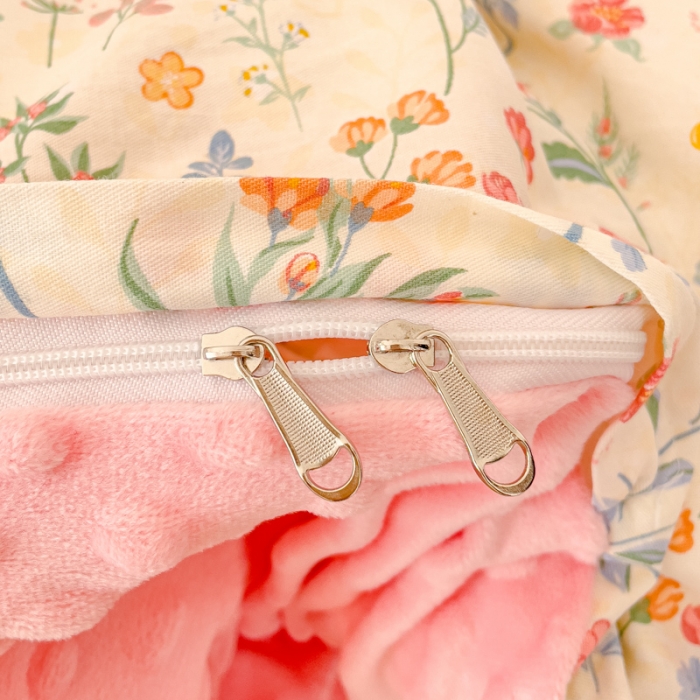 91家纺网 家纺一手货源 找家纺 千朵 2023新款棉加绒豆豆绒四件套 可爱花束