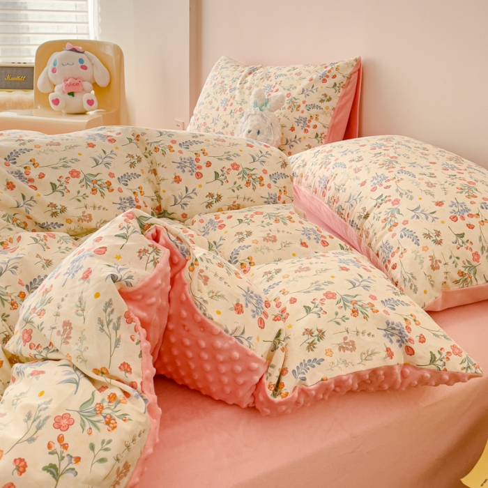 91家纺网 家纺一手货源 找家纺 千朵 2023新款棉加绒豆豆绒四件套 可爱花束