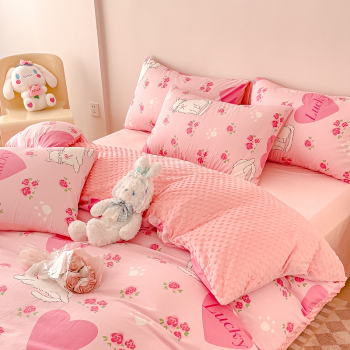 91家纺网 家纺一手货源 找家纺 千朵 2023新款棉加绒豆豆绒四件套 玫瑰猫