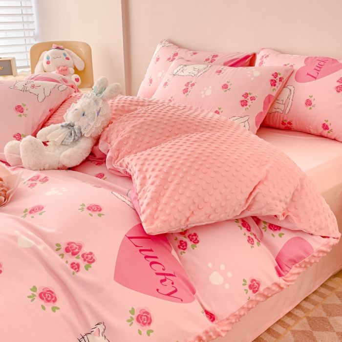 91家纺网 家纺一手货源 找家纺 千朵 2023新款棉加绒豆豆绒四件套 玫瑰猫