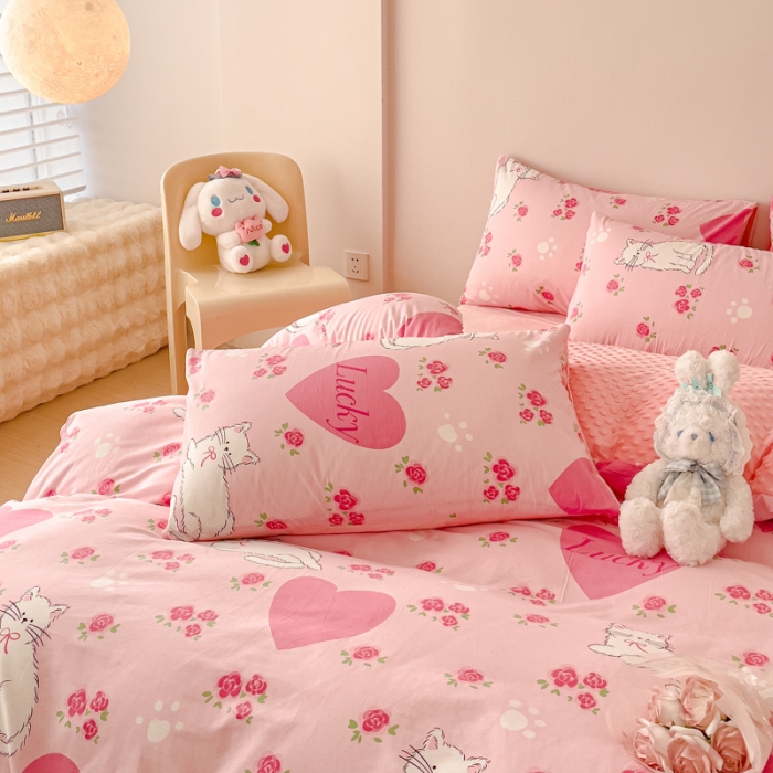 91家纺网 家纺一手货源 找家纺 千朵 2023新款棉加绒豆豆绒四件套 玫瑰猫