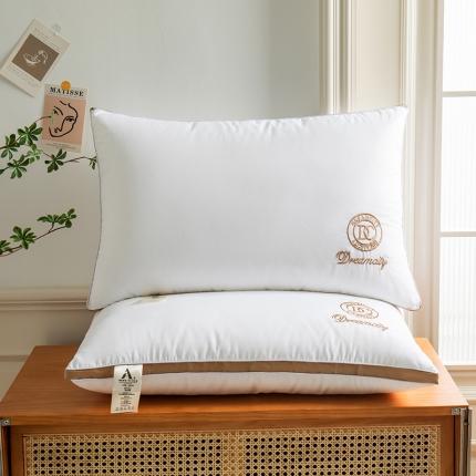 91家纺网 家纺一手货源 找家纺 皇冠之家 2023新款DC绣花枕枕头枕芯 DC金边款48*74cm