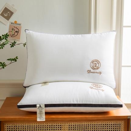 皇冠之家 2023新款DC绣花枕枕头枕芯 DC蓝边款48*74cm