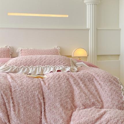 91家纺网 家纺一手货源 找家纺 (总) 小主驾到 2023新款白桃乌龙兔兔绒牛奶绒花边款四件套