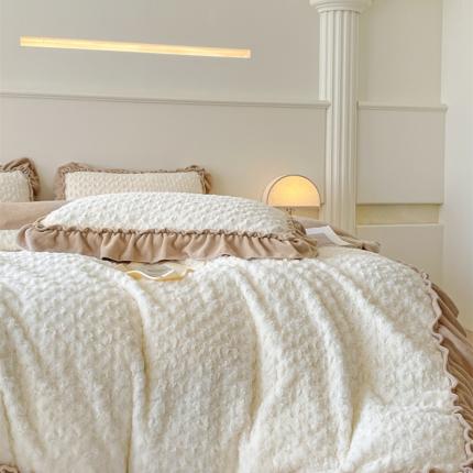 91家纺网 家纺一手货源 找家纺 小主驾到 2023新款白桃乌龙兔兔绒牛奶绒花边款四件套白桃乌龙