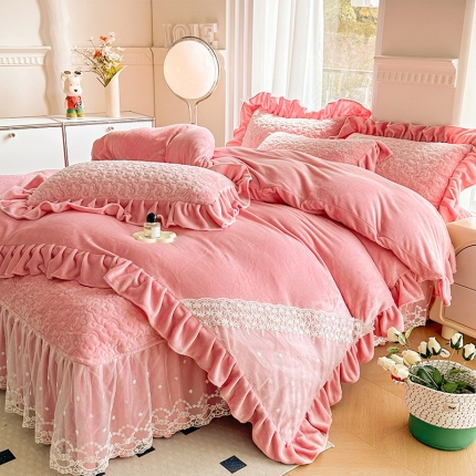 91家纺网 家纺一手货源 找家纺 12斤230g全消光牛奶绒夹棉床盖四件套兔兔绒绒蕾丝床裙款四件套
