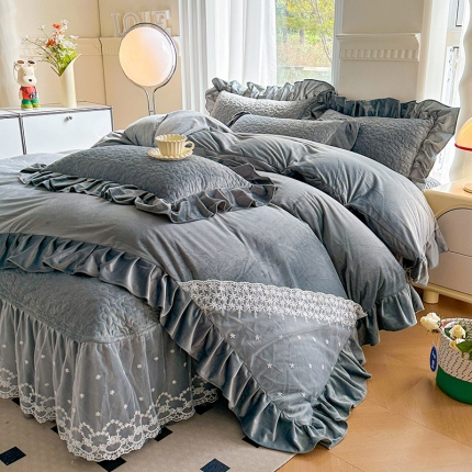 91家纺网 家纺一手货源 找家纺 12斤230g全消光牛奶绒夹棉床盖四件套兔兔绒绒蕾丝床裙款四件套