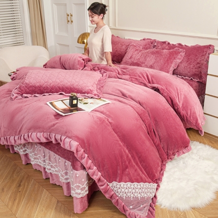 91家纺网 家纺一手货源 找家纺 12斤230g全消光牛奶绒夹棉床盖四件套兔兔绒绒蕾丝床裙款四件套