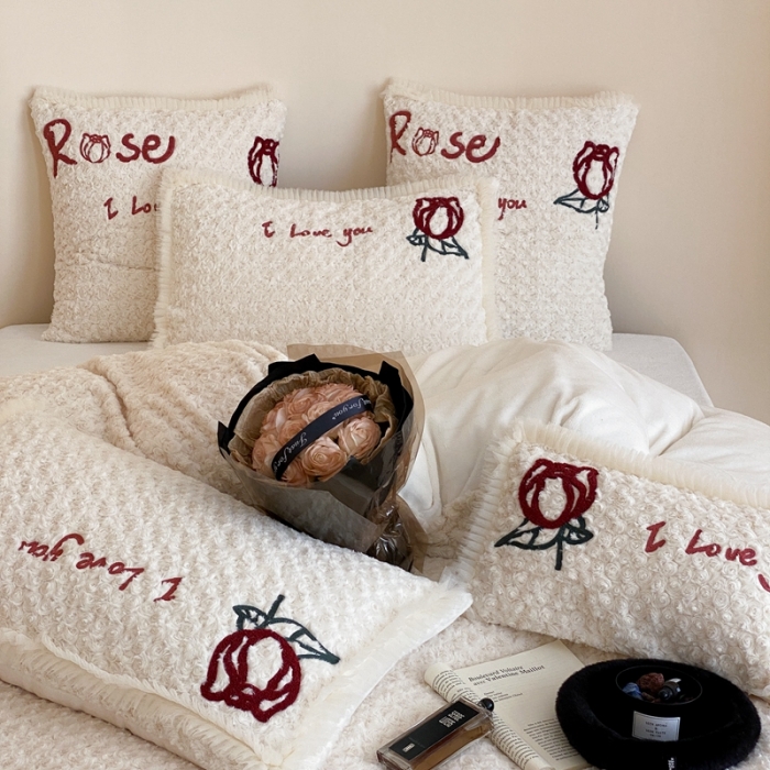 91家纺网 家纺一手货源 找家纺 总 星野 2023秋冬新款兔毛绒牛奶绒毛巾绣抽褶花边四件套-玫瑰庄园